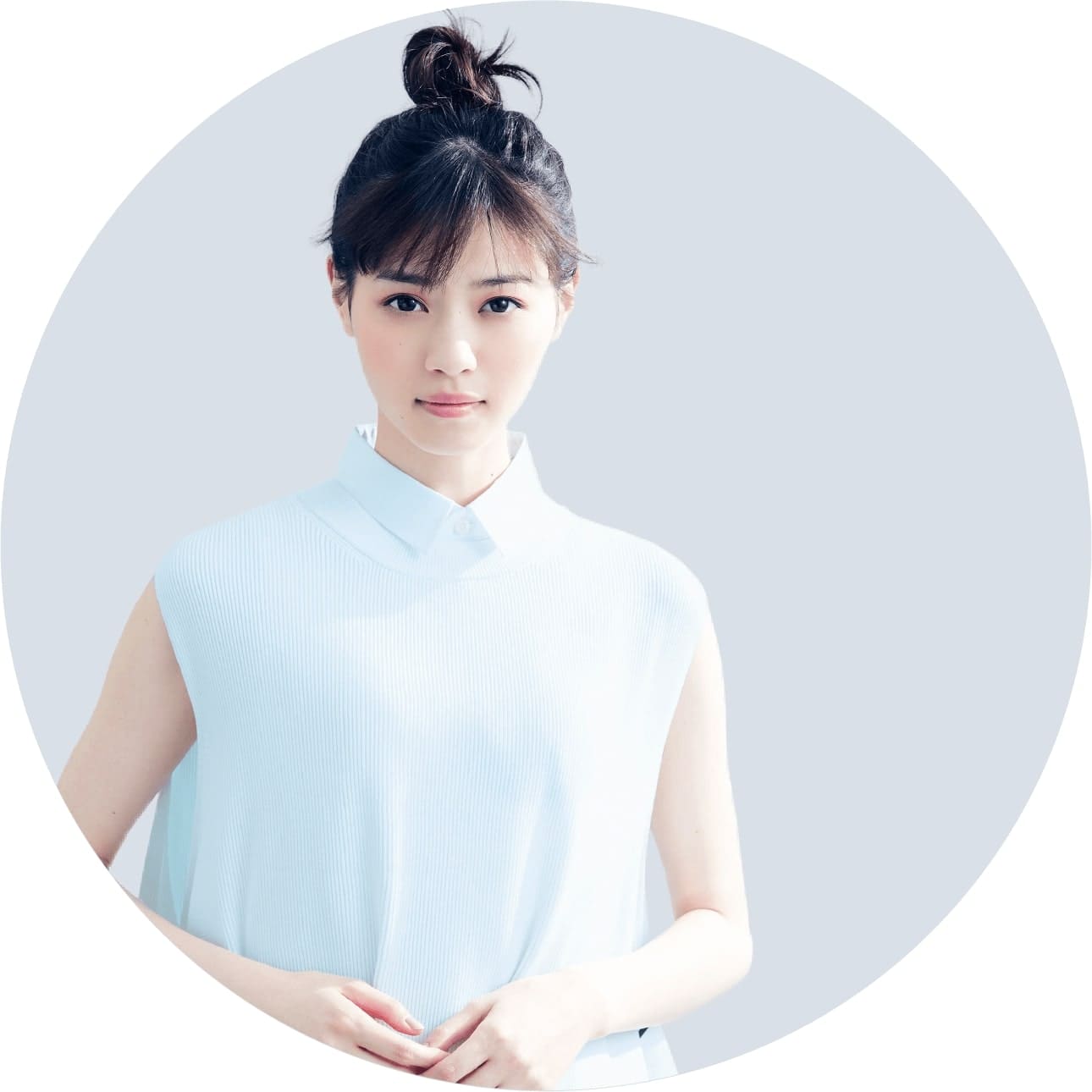 メメマールのナイトコーラルワンデーを着用した西野七瀬の写真