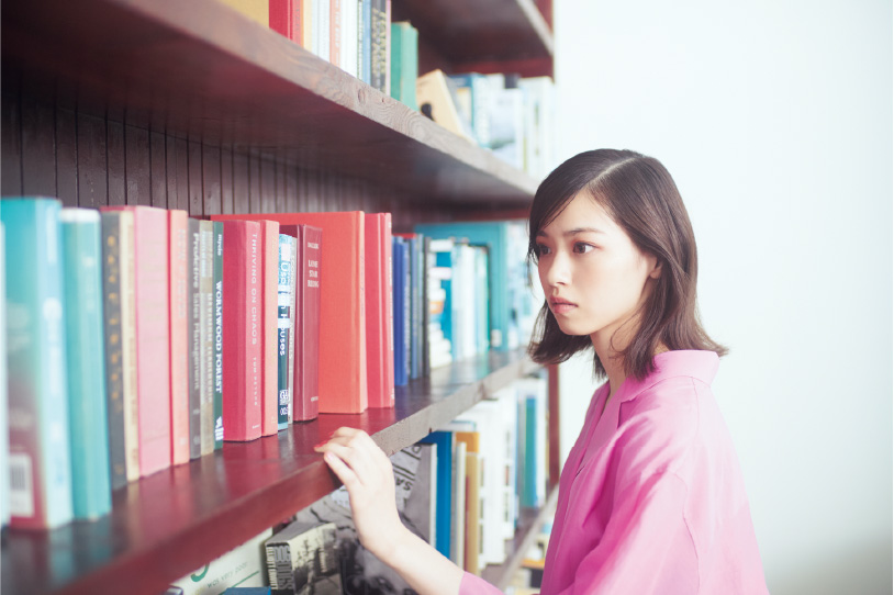 メメマールのカラコンを着用した西野七瀬の写真