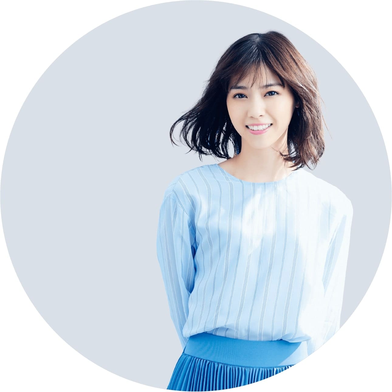 メメマールのトワイライトセピアワンデーを着用した西野七瀬の写真